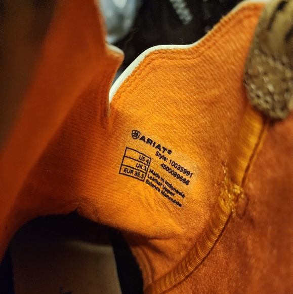 Size 4 Ariat light tan Cowboy boots - Picture 4 of 6